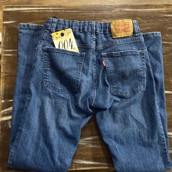 Levi Strauss  size 16 regular w 28. L30 like new  has adjustable waist - Picture 2 of 5